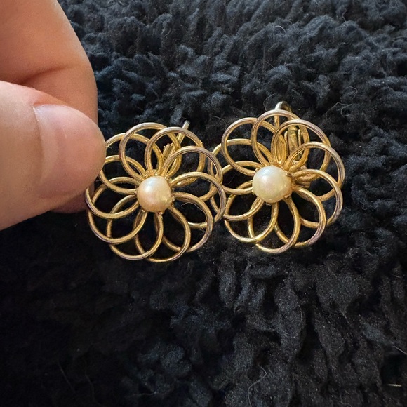 Jewelry - Vintage Elegant Gold Floral Pearl Earrings